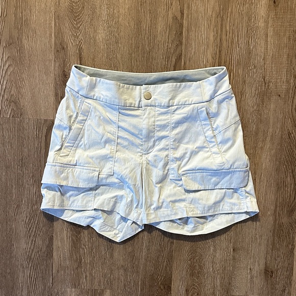 Athleta Light Grey Trekkie Cargo Shorts Size 6 - Picture 1 of 6